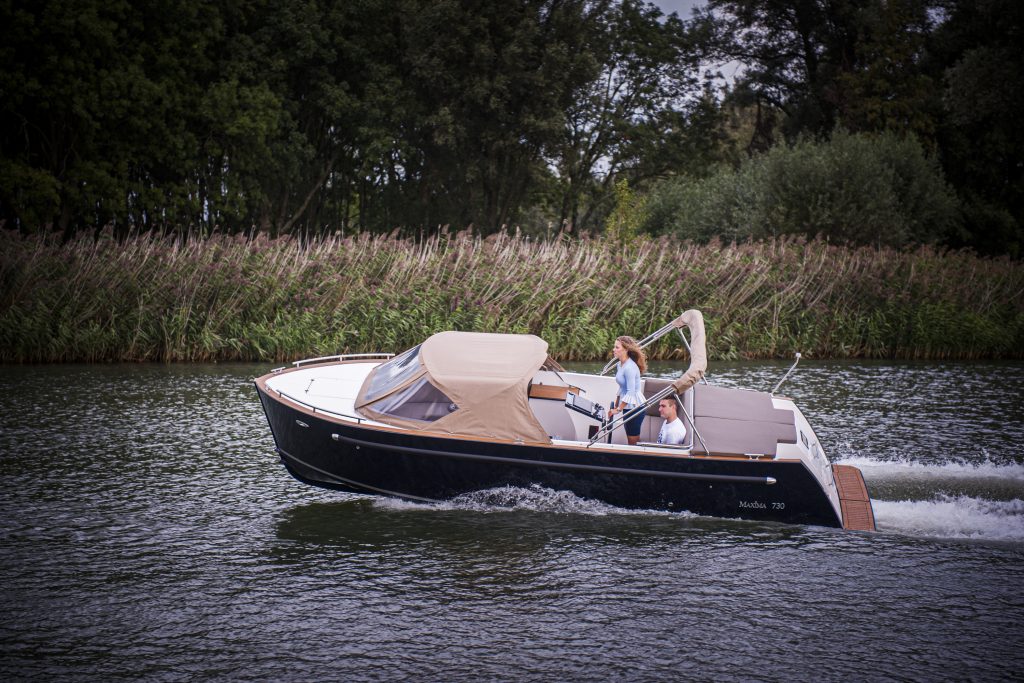 Maxima 730 Tender varend