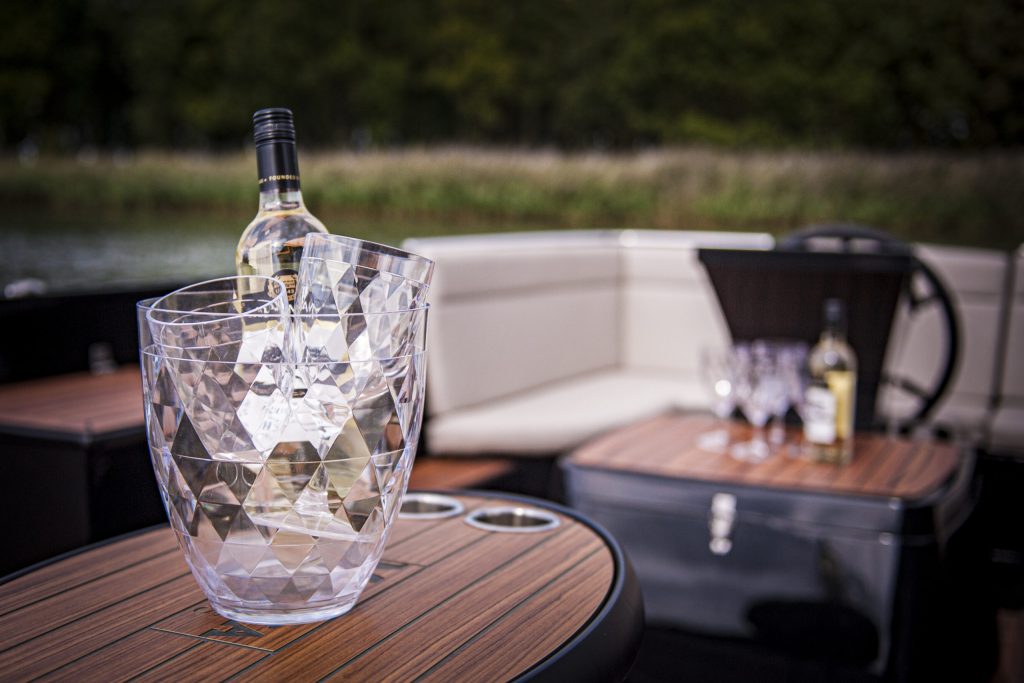 Maxima 730 I sfeer tafel wijn teak