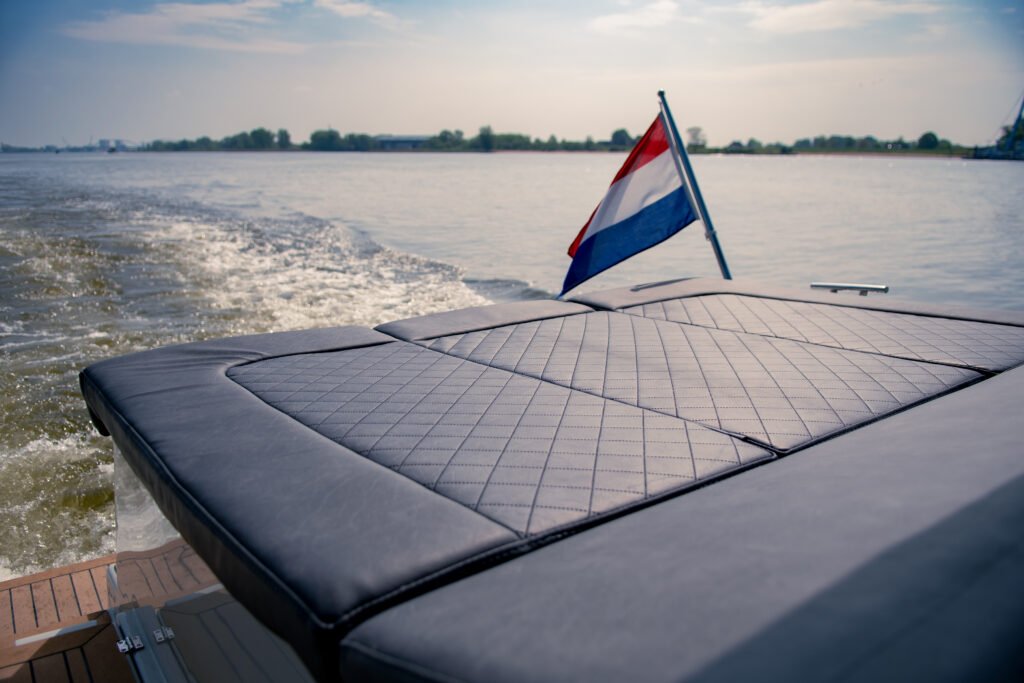 Hybride varen tender sloep