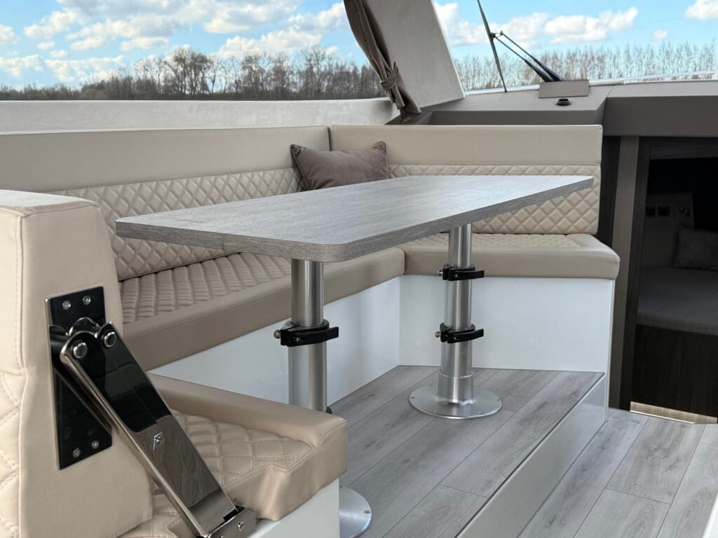 Tafel kajuit Maxima 37