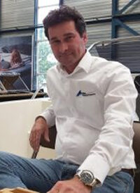 Boten verkoper Sander van Brinkwatersport op een sloep