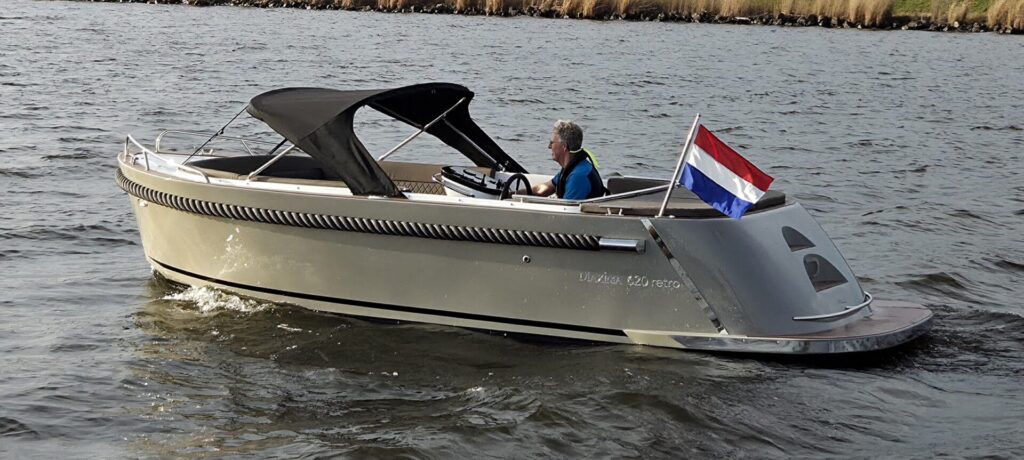 Maxima 620 Retro in het water