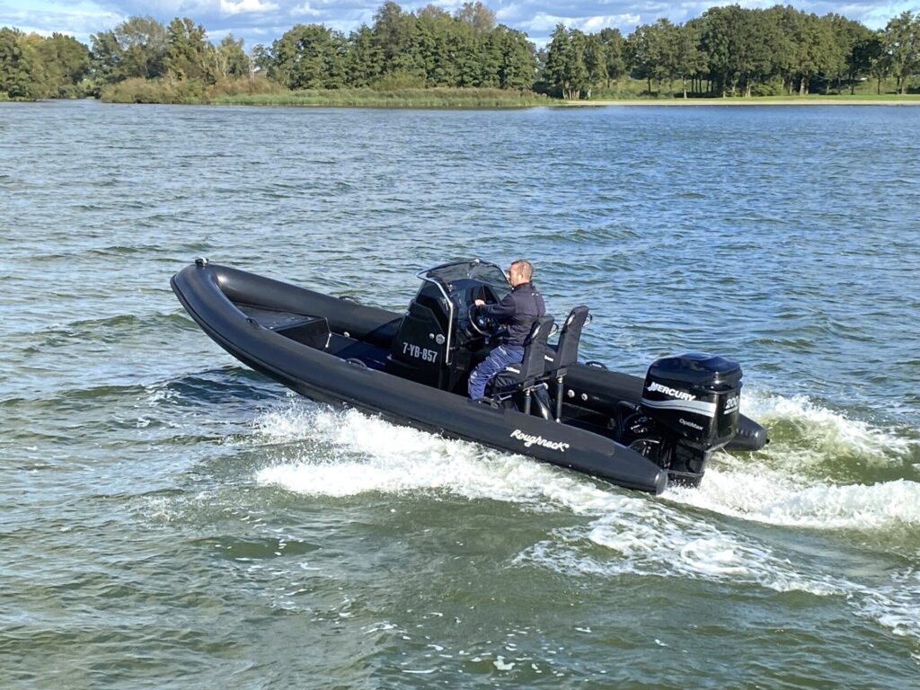 Roughneck 636 rib hypalon waterfoto