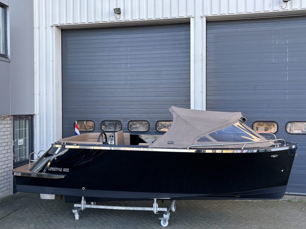 Lifestyle 600 Tender Zijaanzicht