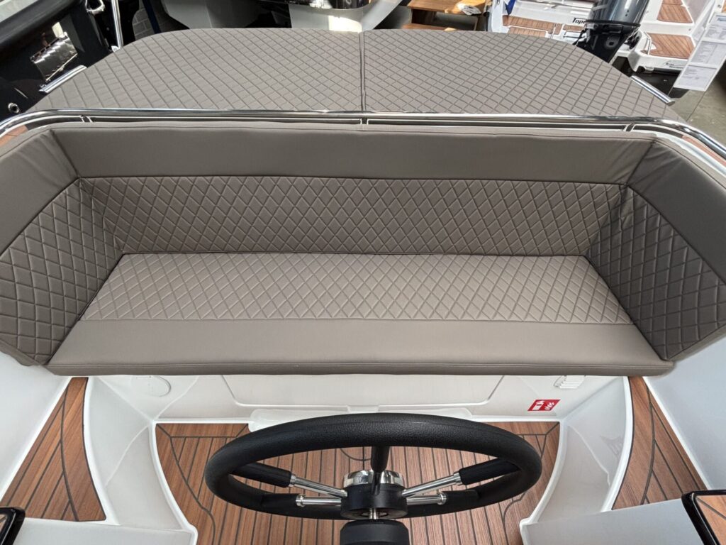 Maxima 620 Retro MC kapiteins zit