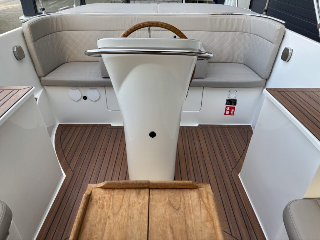 Maxima 720 Retro console