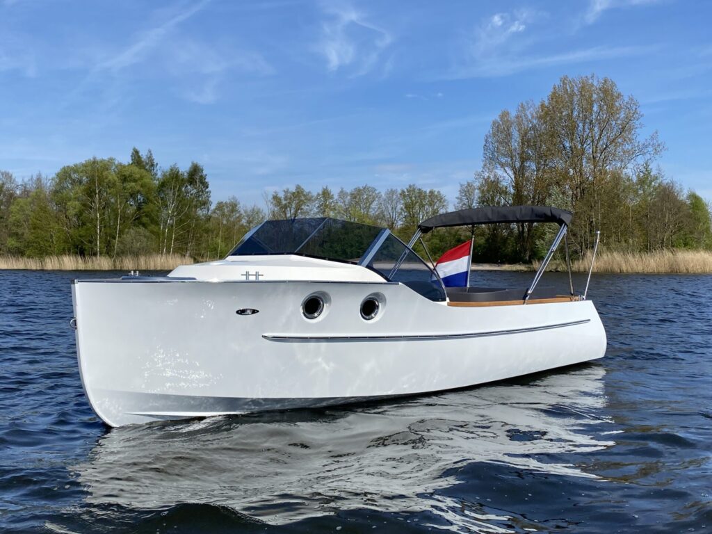 Oud Huijzer 700 cabin varend 1