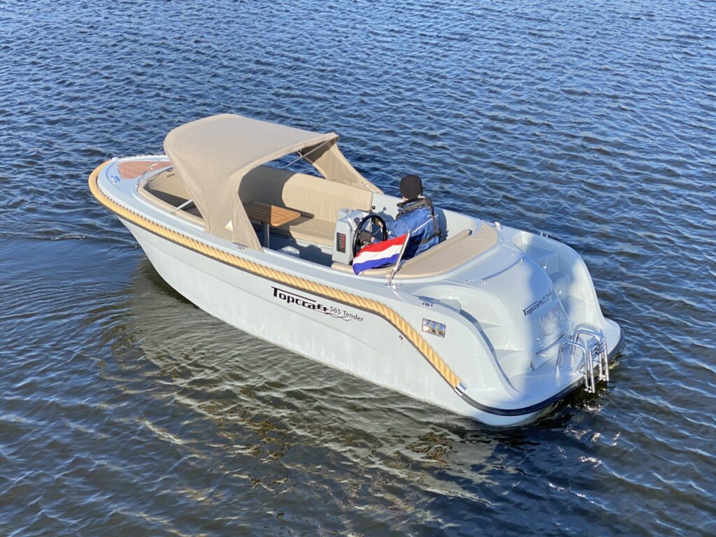 Topcraft 565 Tender op het water