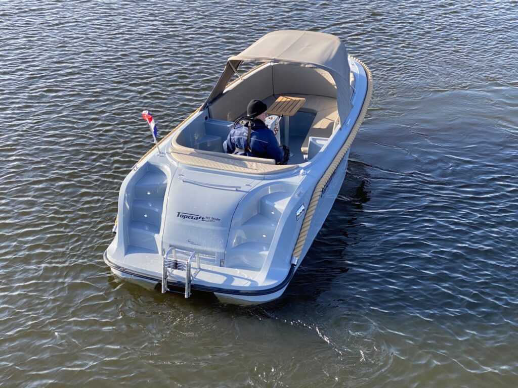 Topcraft 565 Tender varend achteraanzicht