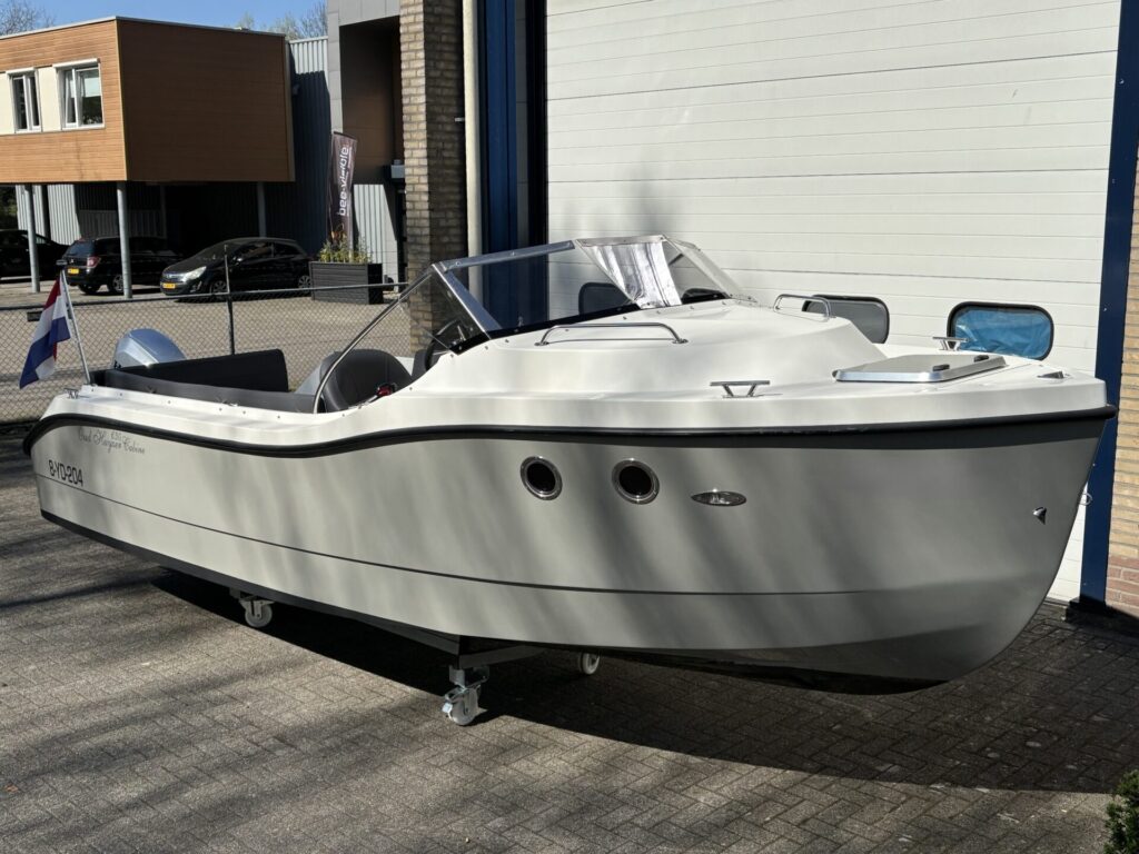 Oud Huijzer 630 Cabin SB zijde