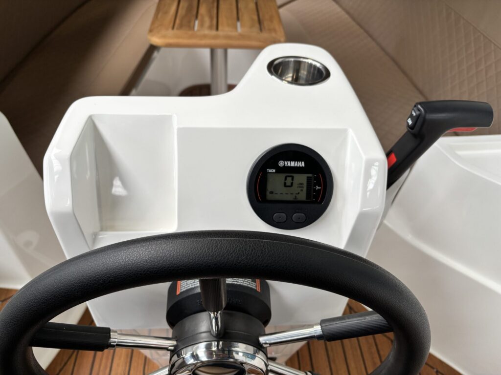 Topcraft 565 tender console