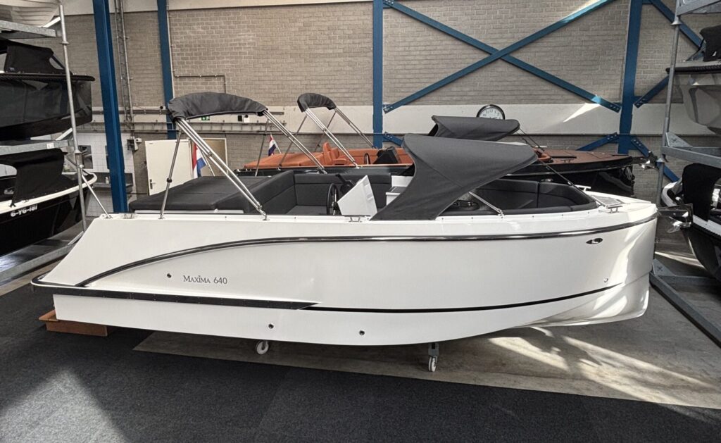Maxima 640 met zwarte waterlijn