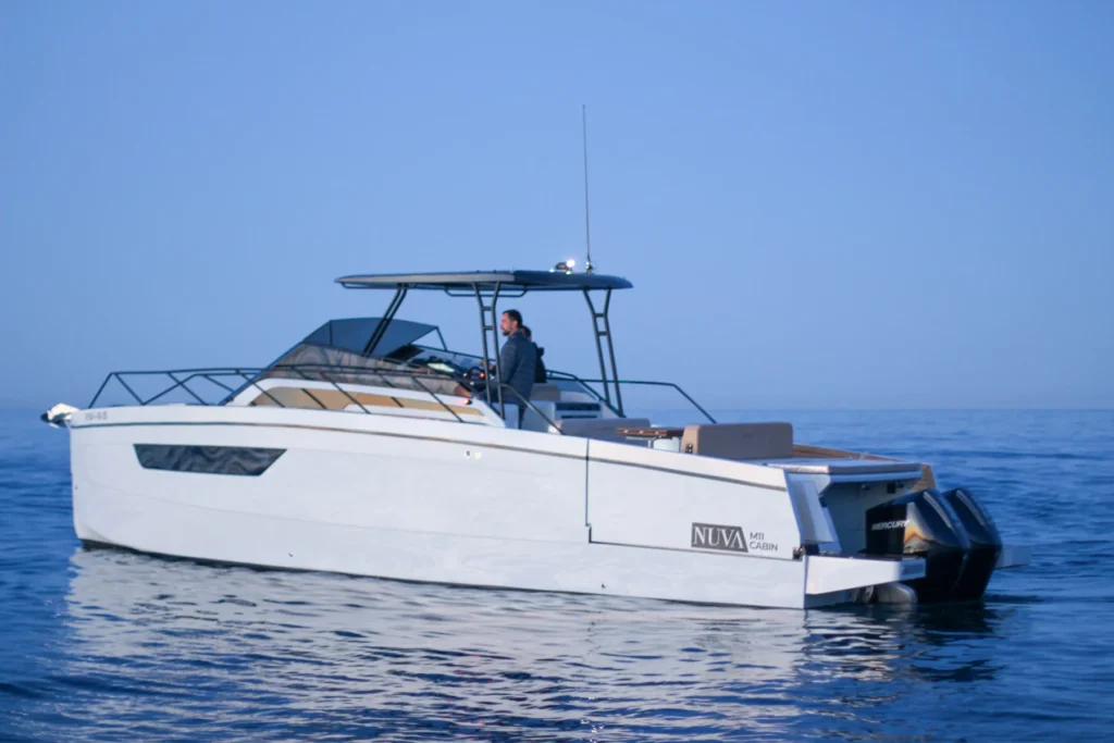 NUVA Yachts M11 Cabin op het water